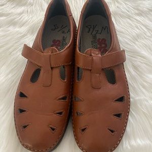 SAS Roamer - Velcro Walking Shoe size 8 1/2  ladies